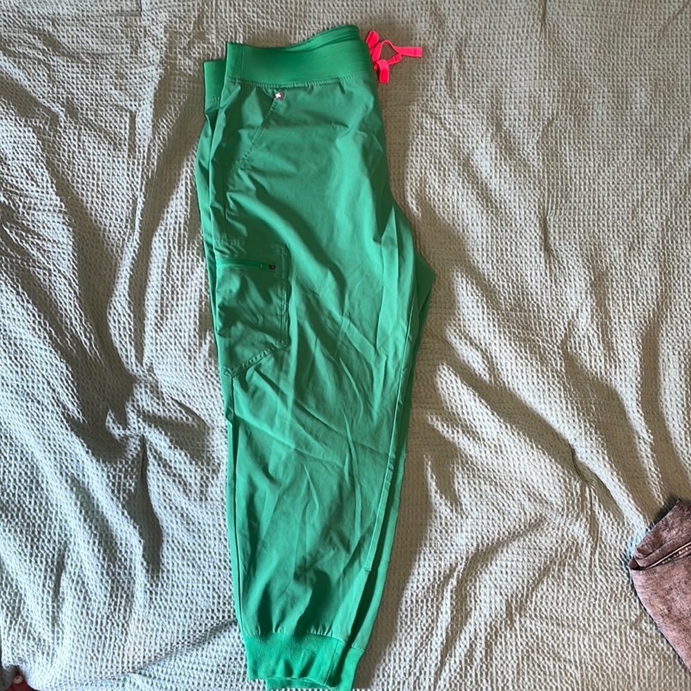 Figs Womens Safety Green Scrub Set